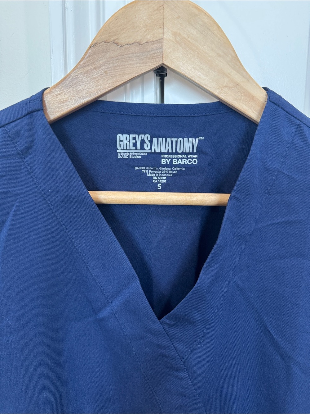 NEW Grey’s Anatomy by Barco Women’s Scrub Uniform Top 3-Pocket Mock Wrap, Indigo - Picture 4 of 8